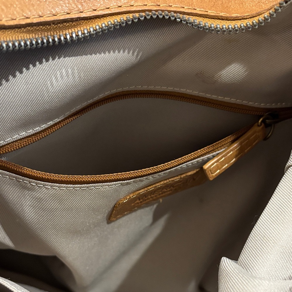 American Leather Co. Tan Shoulder Hobo Bag. Soft Leather. Organization Pockets. - Picture 10 of 15